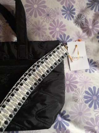 Bolso bandolera negro con asas