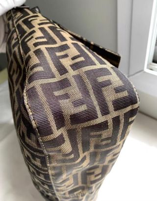 Bolso Fendi Baguette Hebilla Dorada Marrón