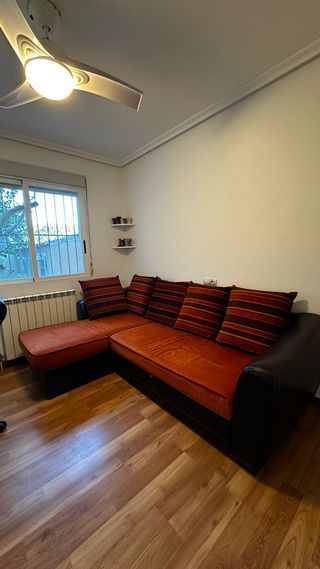 Sofá-cama negro y naranja