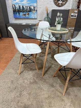 Mesa redonda cristal y 4 sillas blancas