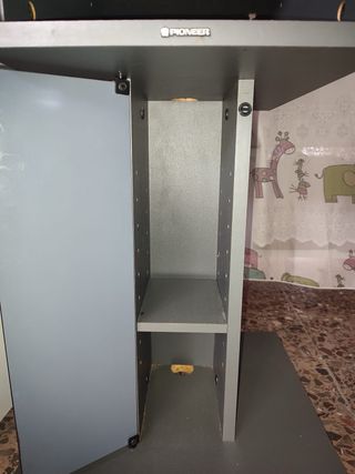 Mueble Pioneer para equipo de música