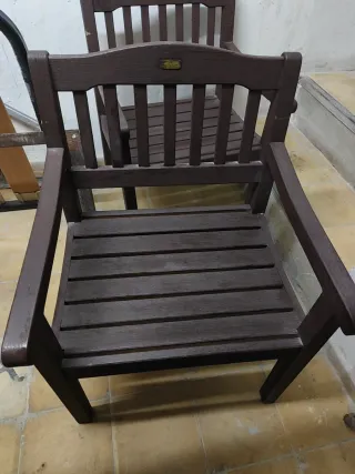 Sillas de exterior marrones