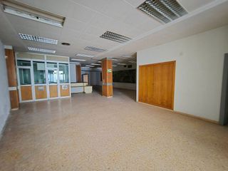 Local comercial en venta en Carcaixent
