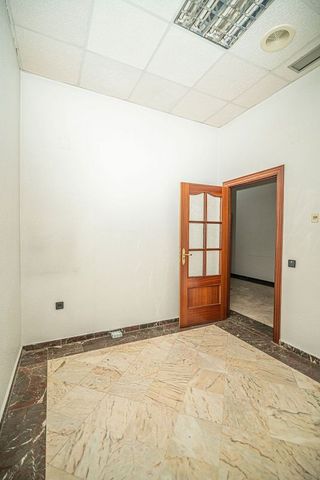 Local comercial en venta en Linares