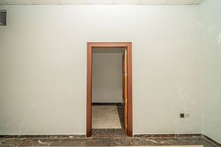 Local comercial en venta en Linares