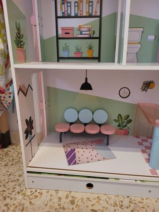 Casa de muñecas de madera