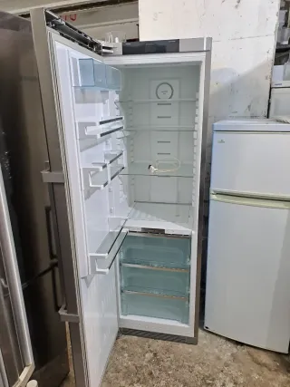 Nevera vertical marca liebherr nofrost con garanti