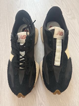 New Balance 327 Negro/Beige