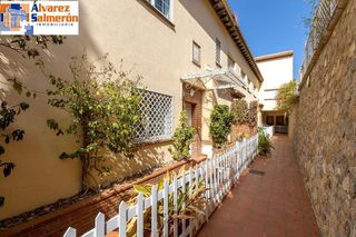 Casa adosada en venta en Bola de Oro - Serrallo en Granada