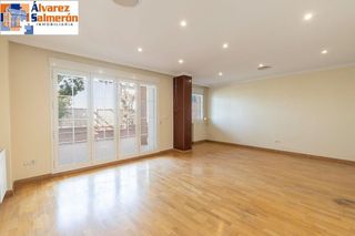 Casa adosada en venta en Bola de Oro - Serrallo en Granada