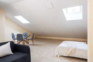 Piso en venta en La Goleta - San Felipe Neri en Málaga