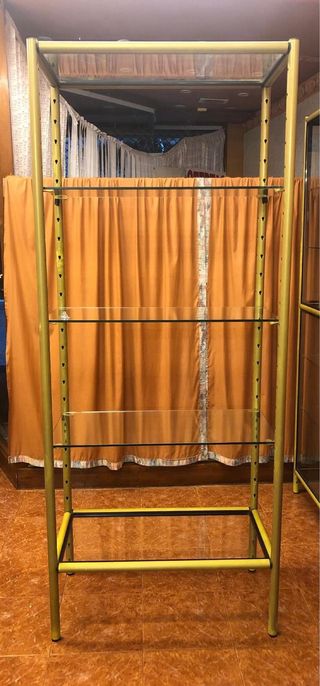 Vitrina y Estantería de Cristal y Metal Dorado