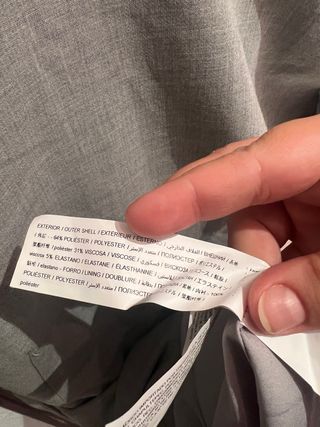 Vestido Adolfo Domínguez gris elegante