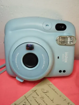Cámara Fujifilm Instax Mini 11 Azul Claro