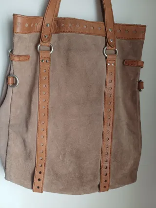 Bolso de ante marrón y beige