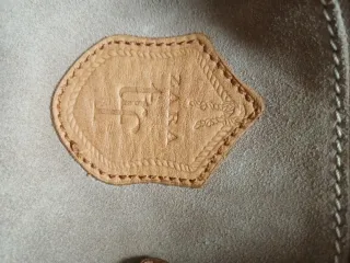 Bolso de ante marrón y beige