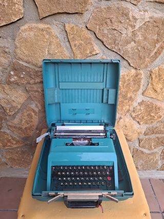 Máquina de escribir Olivetti Studio 45