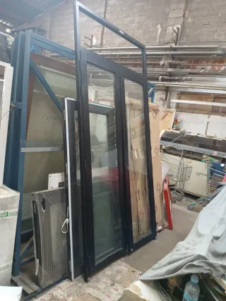 Puerta aluminio 2 hojas + fijo 2.75x1.40