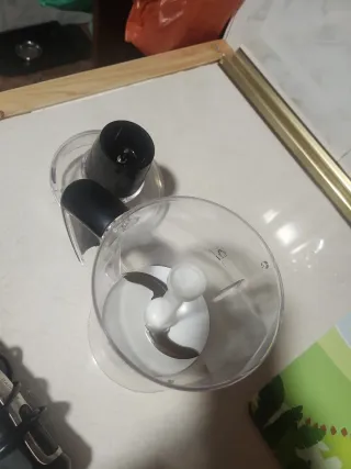 Batidora de mano Taurus con vaso