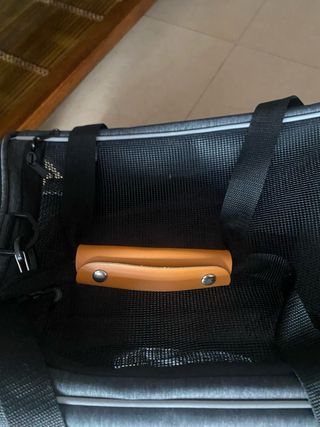 Transportín para gato gris y negro