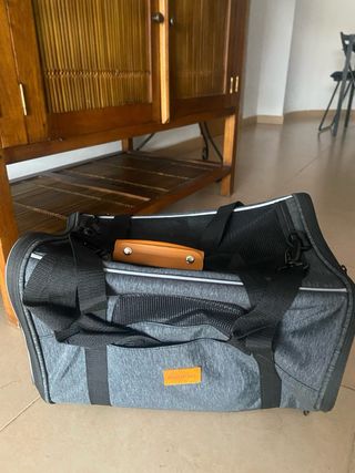 Transportín para gato gris y negro