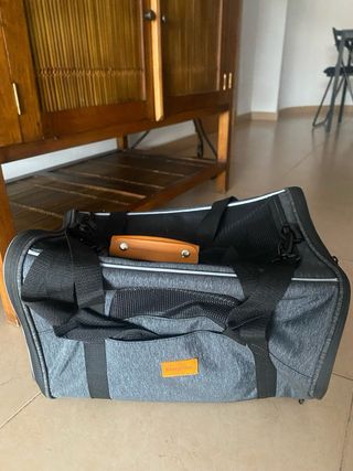 Transportín para gato gris y negro