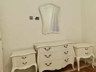 Conjunto Cómoda, 2 Mesillas y Espejo