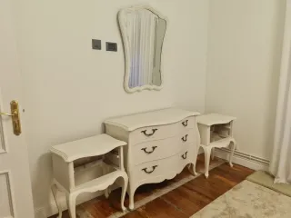 Conjunto Cómoda, 2 Mesillas y Espejo