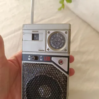 Radio de bolsillo antigua UDC
