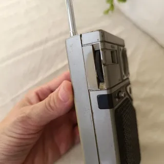 Radio de bolsillo antigua UDC