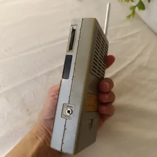 Radio de bolsillo antigua UDC