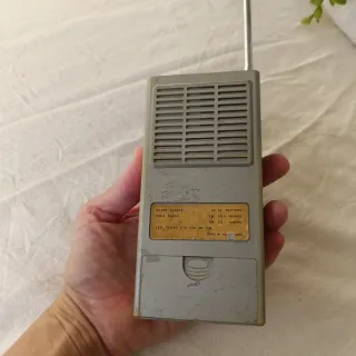 Radio de bolsillo antigua UDC