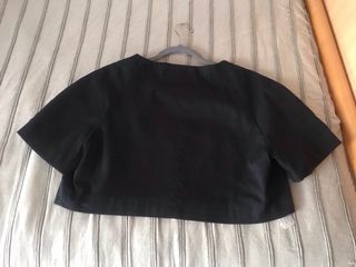 Monísima chaquetita corta de Mango Suit.