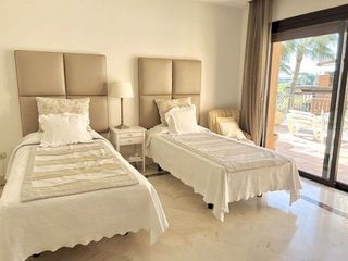 Ático en alquiler en Nueva Andalucía centro en Marbella