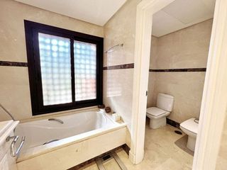 Ático en alquiler en Nueva Andalucía centro en Marbella