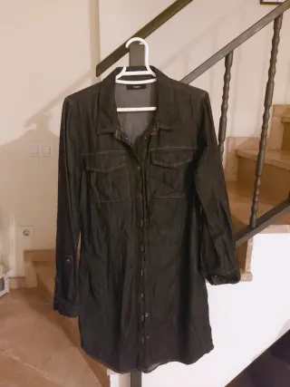 Vestido negro tipo camisa