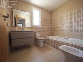 Casa adosada en venta en Tomelloso