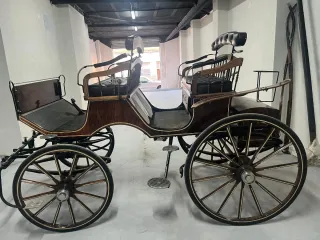 Faetón de madera con palillería