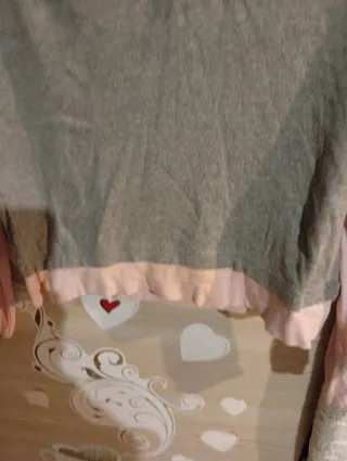 Maglia grigia e rosa taglia M