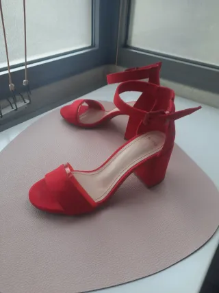 Sandalias tacón rojo pulsera