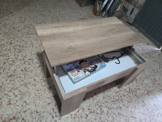 Mesa de salón de madera