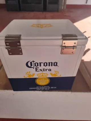 MINI NEVERA CORONITA