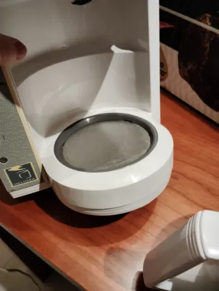 Cafetera Blanca con Jarra de Cristal