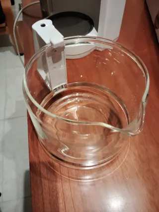 Cafetera Blanca con Jarra de Cristal