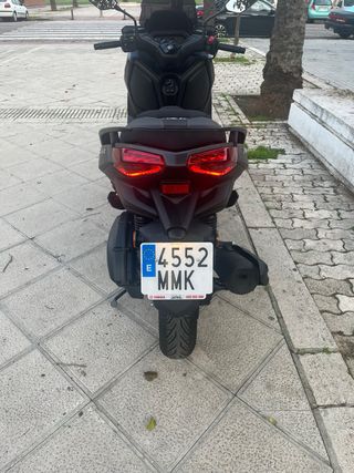 Yamaha Xmax 125 Negra Mate 26/12/23 1265 KM