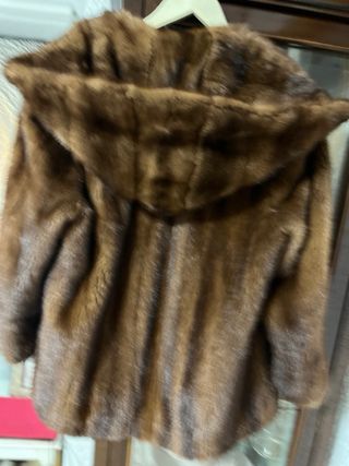 Chaquetón marrón con capucha