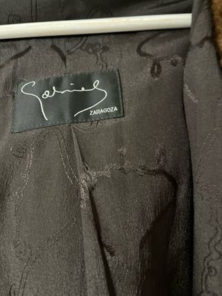 Chaquetón marrón con capucha