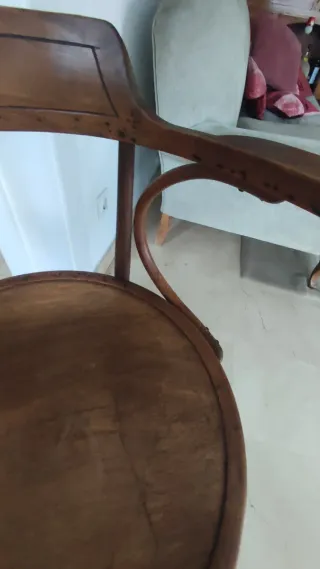 Silla antigua decorativa de estilo Thonet