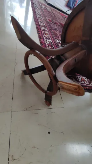 Silla antigua decorativa de estilo Thonet