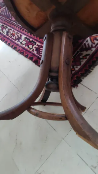 Silla antigua decorativa de estilo Thonet